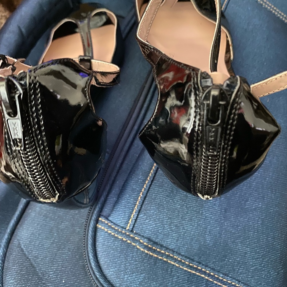Coach - Picture 2 of 7